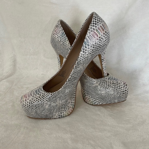 Steve Madden “Nala” platform pumps - Picture 1 of 8